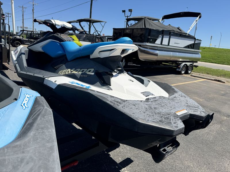 2019 SEADOO SPARK 3UP 900 HO BLUE WHITE Image 2