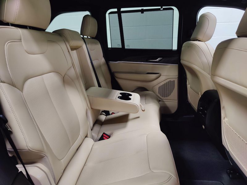Used 2025 Jeep Grand Cherokee Limited 4X4 w/Luxury Tech IIImage 20