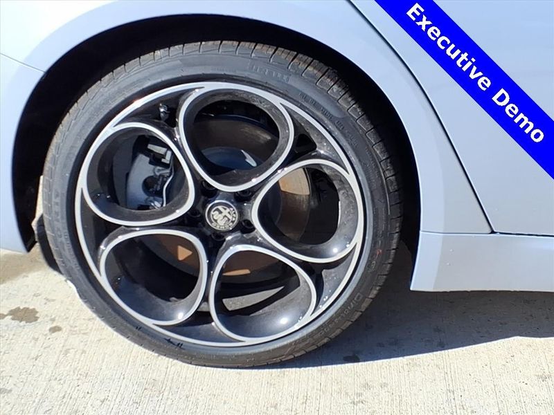 New 2025 Alfa Romeo Giulia RwdImage 6