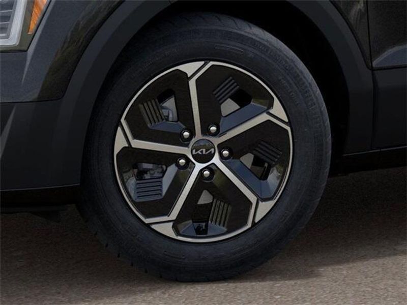 2025 Kia Niro LXImage 9