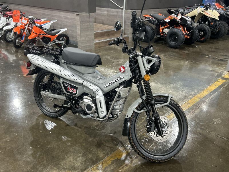 2025 Honda TRAIL 125  in a PEARL SMOKY GRAY exterior color. Del Amo Motorsports of Redondo Beach (424) 390-7811 delamomotorsports.com 