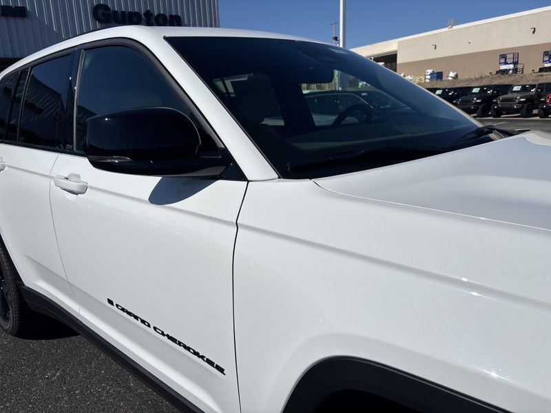 New 2026 Jeep Grand Cherokee Limited 4x4Image 4