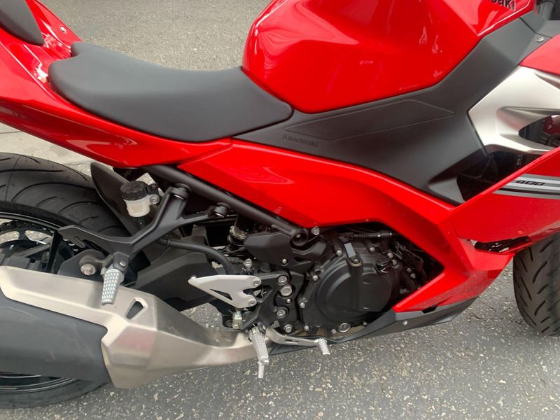 Used 2021 Kawasaki Ninja 400 Base Image 18