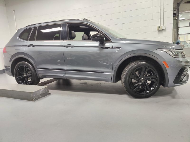 2024 Volkswagen Tiguan SE R-Line Black AWD w/SunroofImage 3