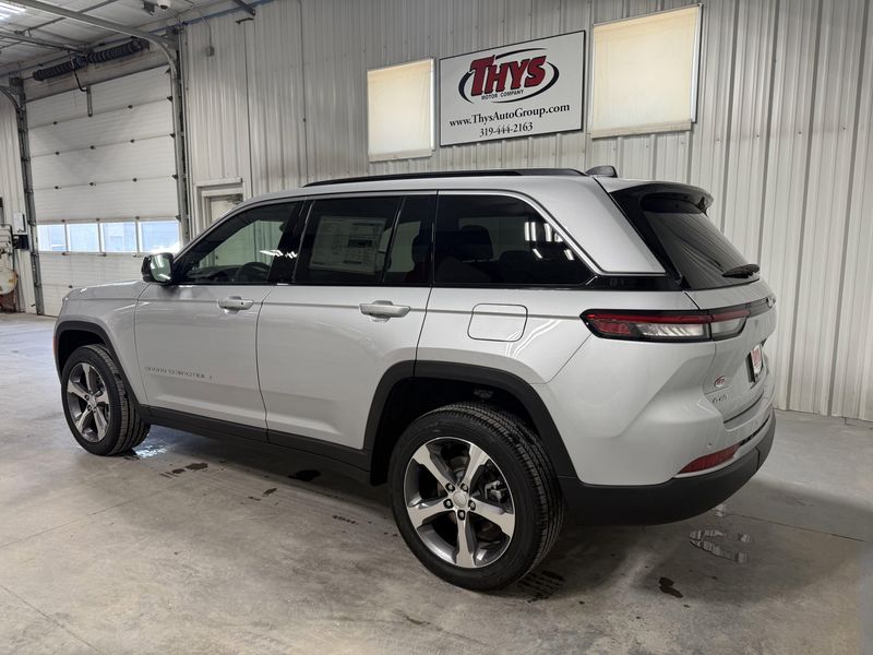 New 2026 Jeep Grand Cherokee Limited 4x4Image 17