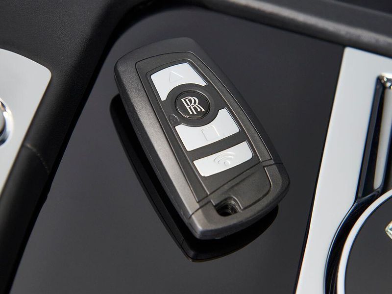 Used 2016 Rolls-Royce Dawn Image 24