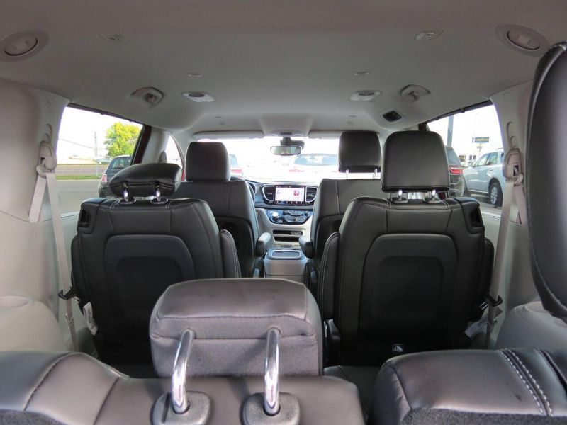 2026 Chrysler Voyager LX photo 9