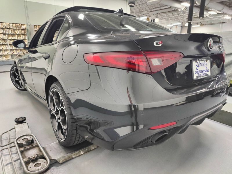 2023 Alfa Romeo Giulia Veloce Premium AWD w/Sunroof/NavImage 12