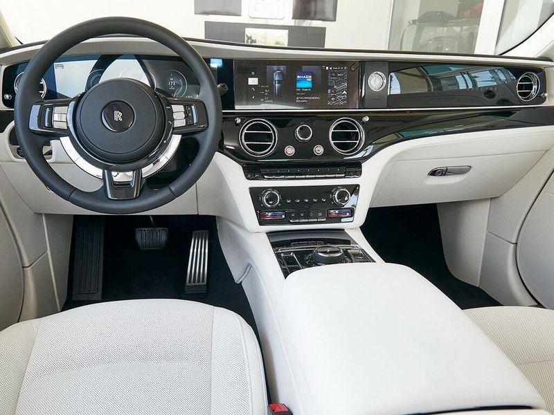 2024 Rolls-Royce Spectre Image 4