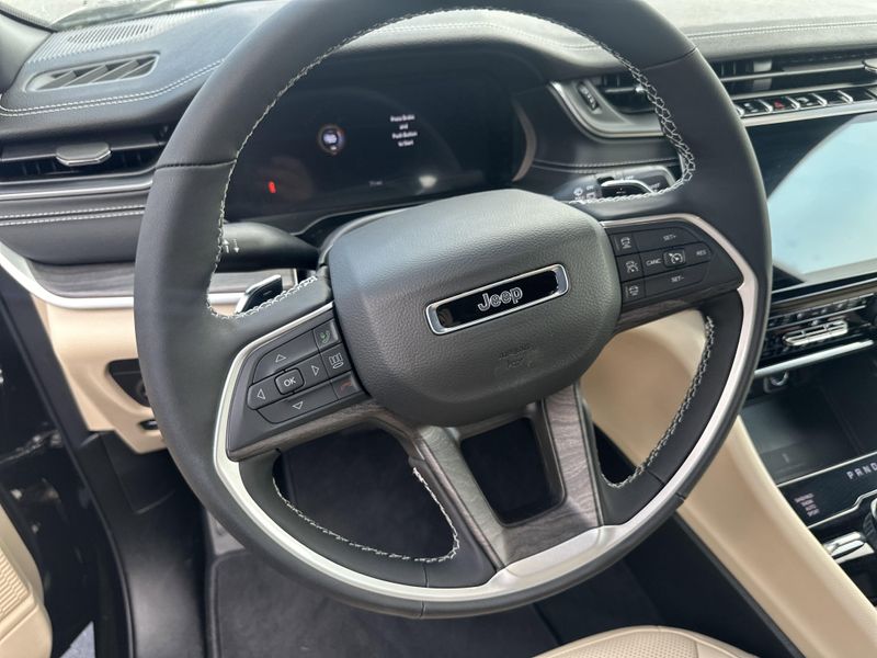 2025 Jeep Grand Cherokee L Limited 4x4Image 25