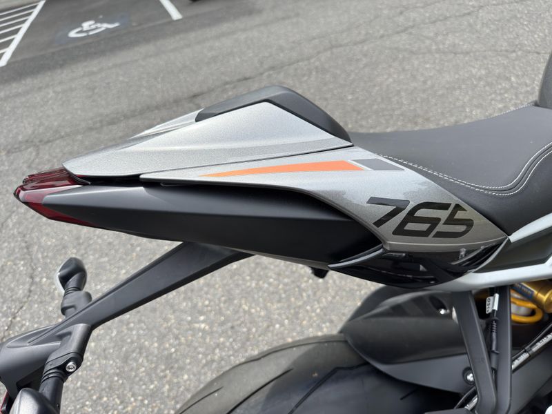 2025 Triumph Street Triple 765 RS - SILVER ICE 
