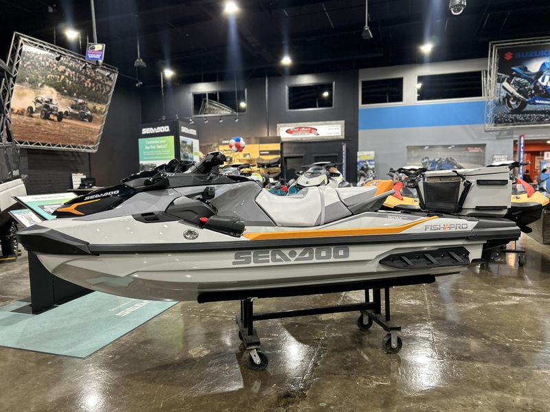 New 2025 Sea-Doo FISHPRO TROPHY 170 (SOUND SYSTEM) Image 2