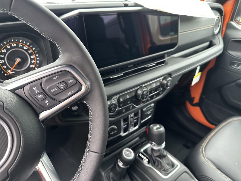 New 2025 Jeep Wrangler 4-door SaharaImage 25
