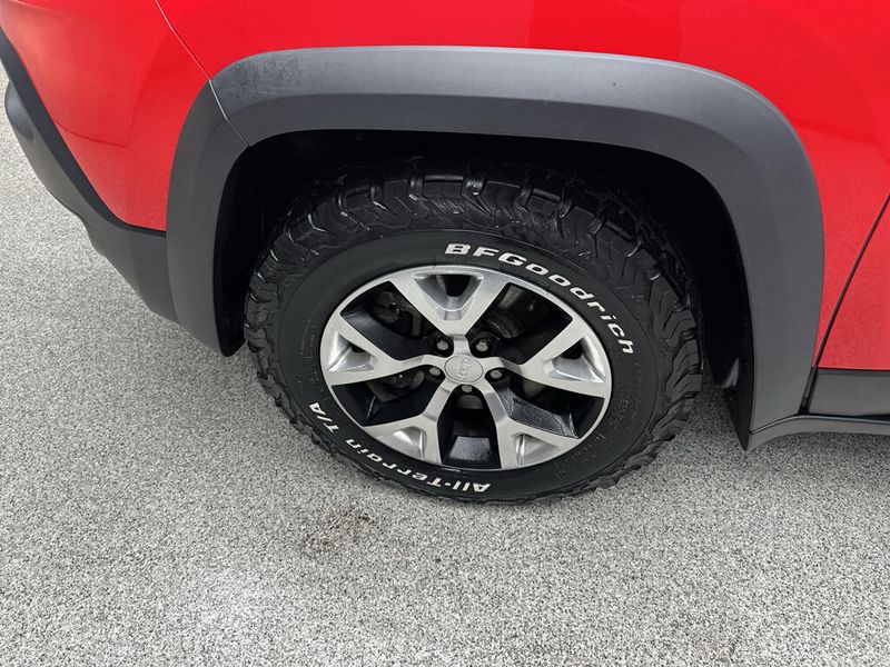 Used 2018 Jeep Cherokee TrailhawkImage 7