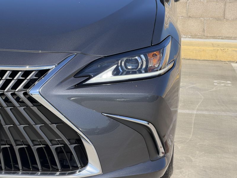 Used 2025 Lexus ES 350Image 6