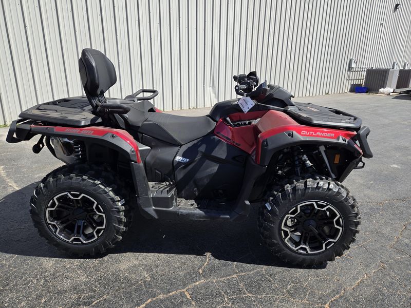 2025 Can-Am OUTLANDER MAX XT 850 FIERY REDImage 1