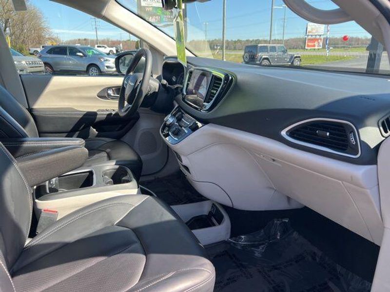 2023 Chrysler Pacifica Touring LImage 29
