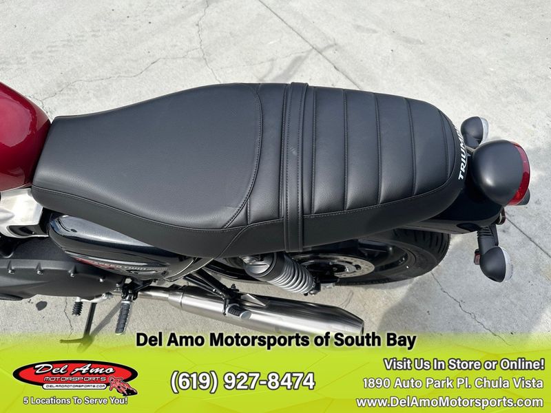 2024 Triumph SPEED TWIN 900  in a CARNIVAL RED/PHANTOM BLACK exterior color. Del Amo Motorsports of South Bay (619) 547-1937 delamomotorsports.com 