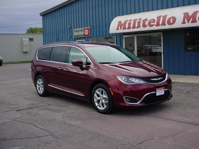 Used 2017 Chrysler Pacifica Touring-L with VIN 2C4RC1BG0HR668252 for sale in Fairmont, Minnesota