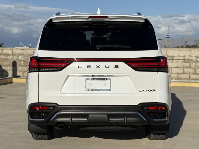 New 2026 Lexus LX 700h F SPORT HandlingImage 10