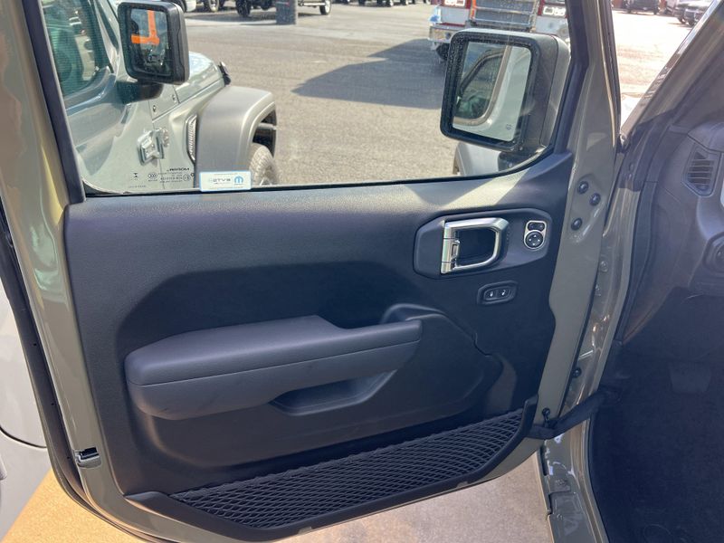 New 2025 Jeep Wrangler 4-door Sport SImage 14