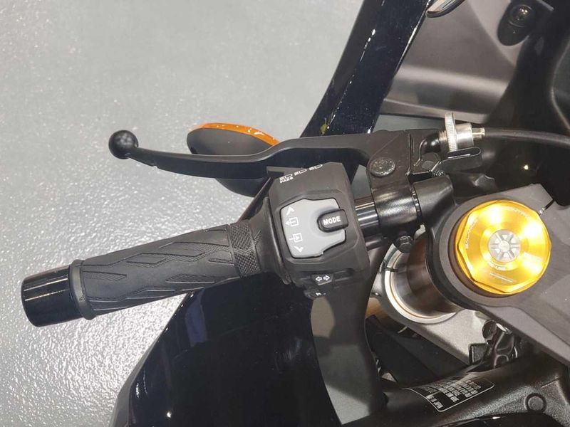 2023 Suzuki GSX-R1000R CA Image 12