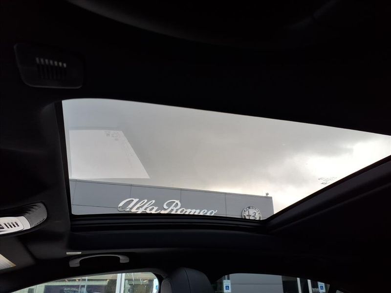 New 2025 Alfa Romeo Stelvio AWDImage 16