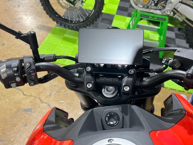 2025 CFMOTO 300NK Image 6