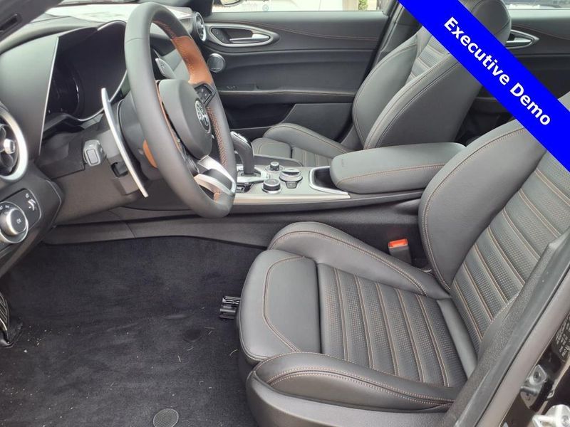 New 2025 Alfa Romeo Giulia IntensaImage 14