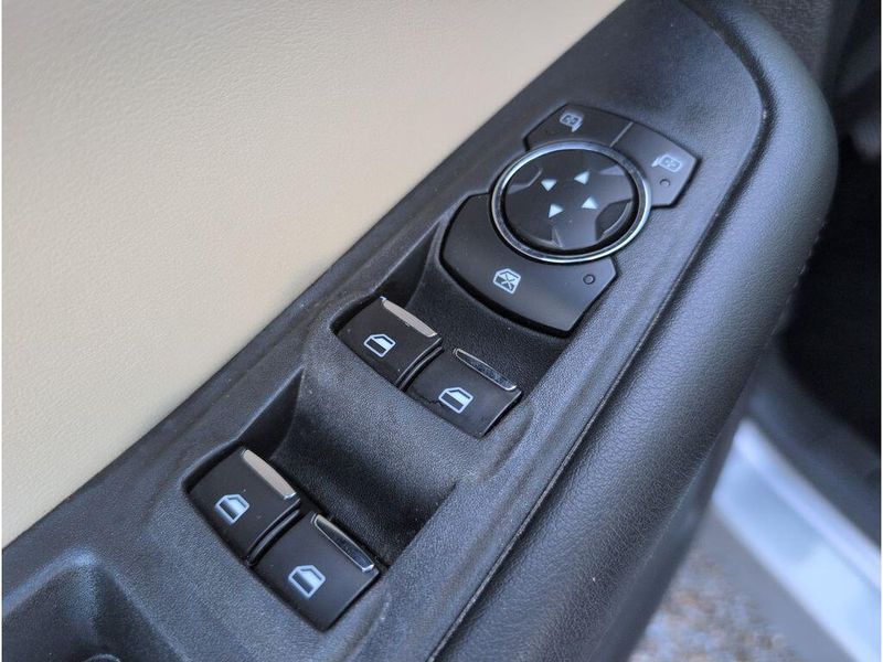 Used 2020 Ford Edge SEImage 12