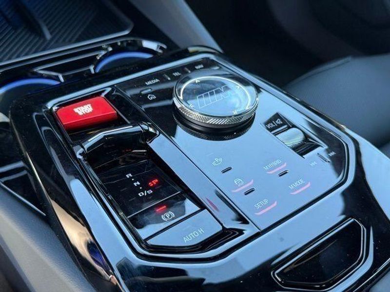 New 2026 BMW M5 BaseImage 22