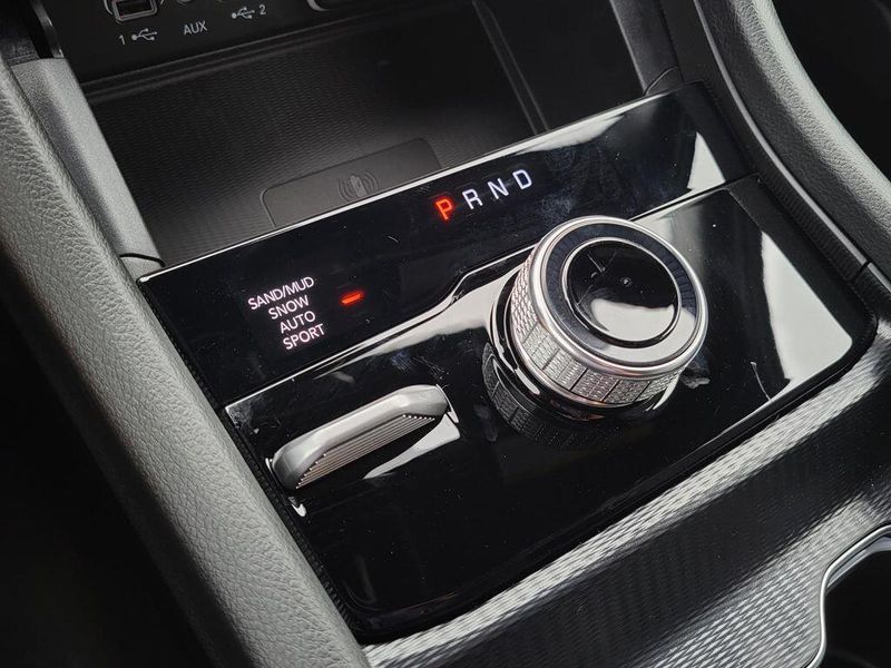 New 2025 Jeep Grand Cherokee L Limited 4x4Image 24