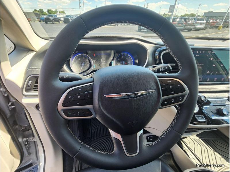 Used 2024 Chrysler Pacifica Touring L
