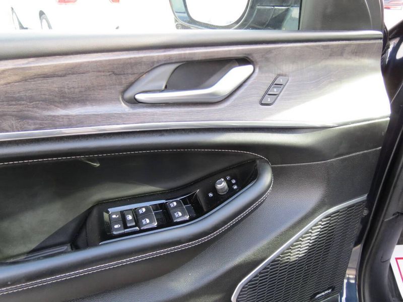 Used 2024 Jeep Grand Cherokee L Overland 4x4 4dr SUVImage 21