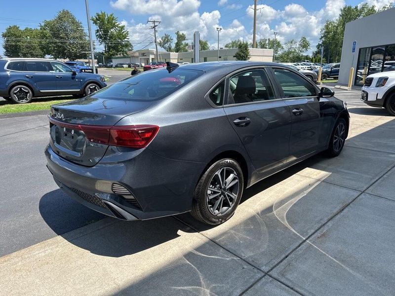 Used 2022 Kia Forte LXSImage 5