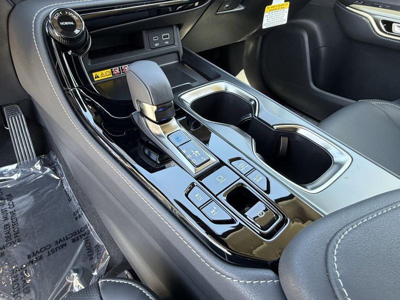 2025 LEXUS NX 450 450h+ LuxuryImage 24