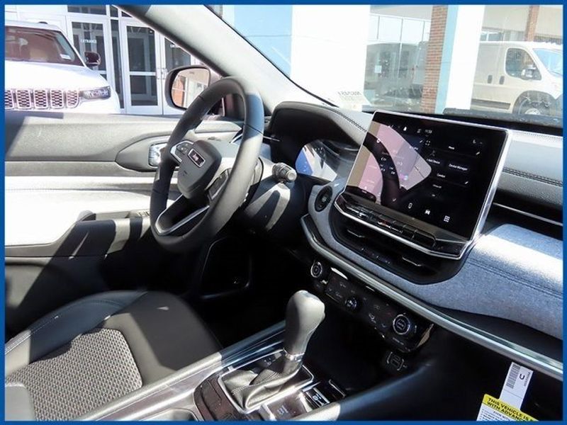 2023 Jeep Compass LatitudeImage 8