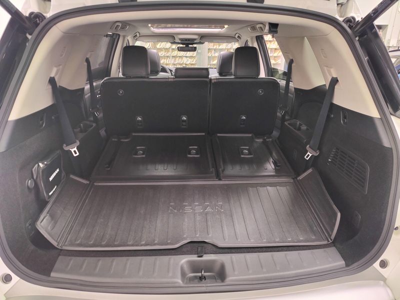 2023 Nissan Pathfinder Platinum V6 AWD BlackImage 18