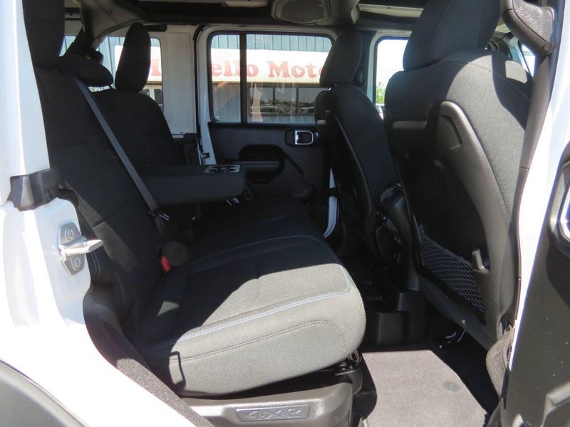 Used 2025 Jeep Wrangler 4xE Rubicon 4x4 4dr SUVImage 12