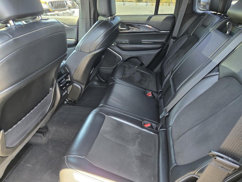 Used 2022 Jeep Grand Cherokee Altitude 4x4