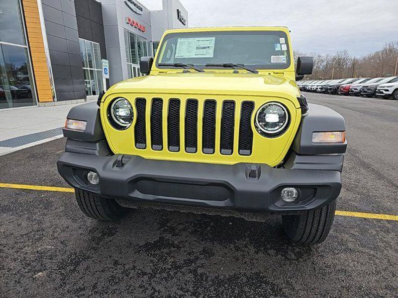 2023 Jeep Wrangler Unlimited Sport Altitude photo 3