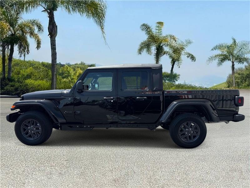 New 2026 Jeep Gladiator Sport S 4x4