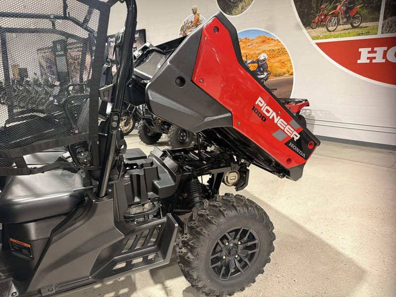 New 2025 Honda PIONEER 1000-6 DLX CREW Image 22