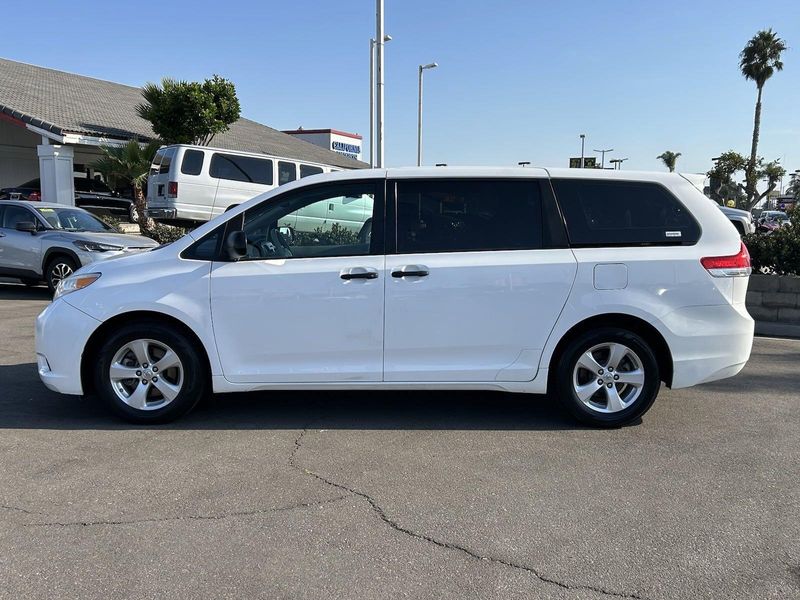 2011 Toyota Sienna BaseImage 7