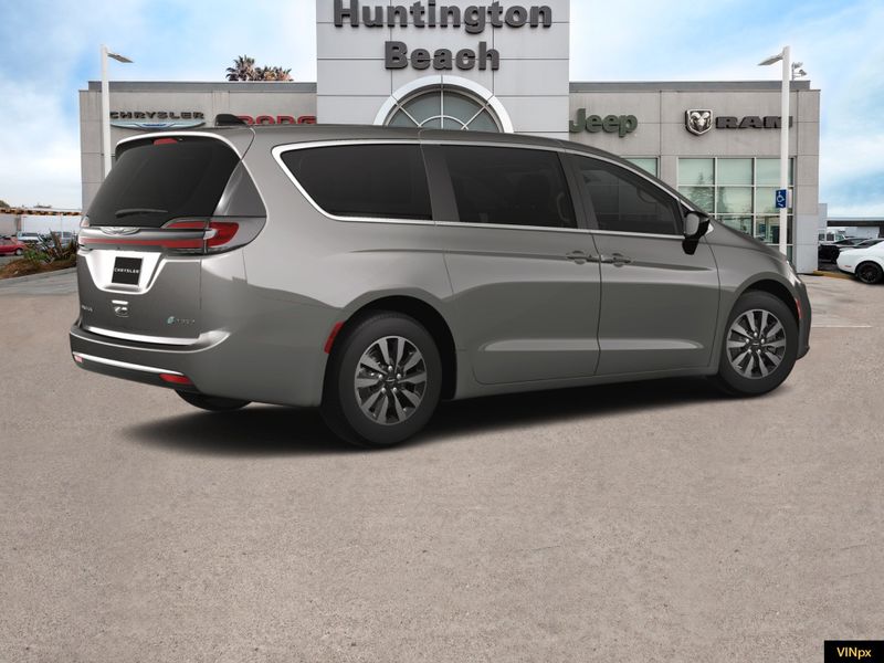 2024 Chrysler Pacifica Hybrid SelectImage 8