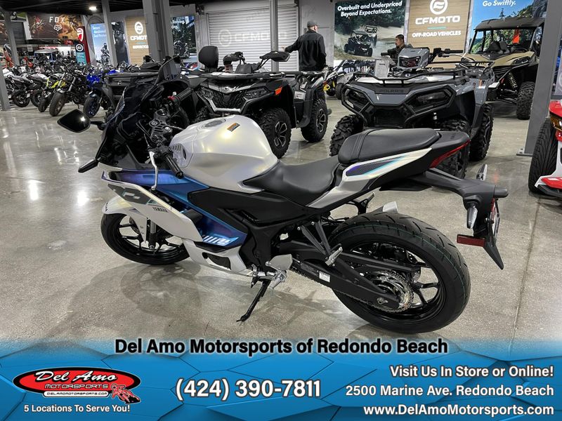 2025 Yamaha YZF-R3 ABS Image 12