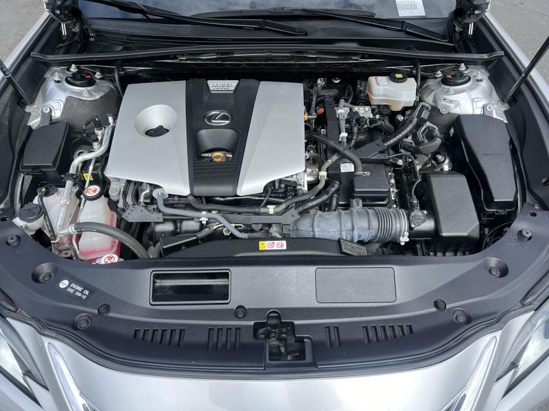 2019 Lexus ES 300hImage 27