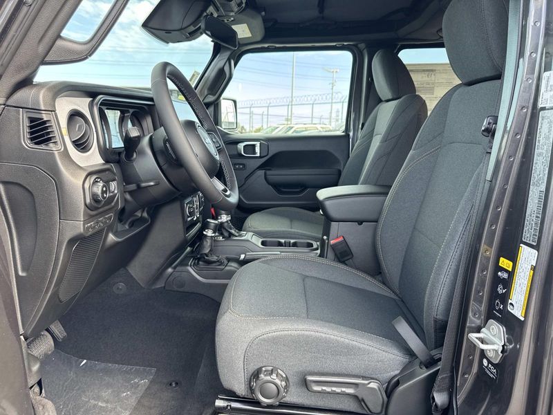 New 2026 Jeep Gladiator Sport S 4x4
