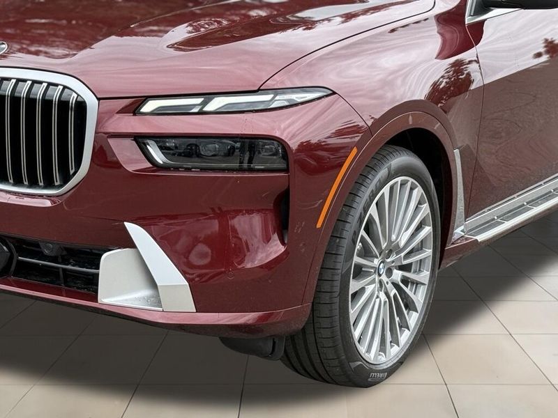 2025 BMW X7 xDrive40iImage 11