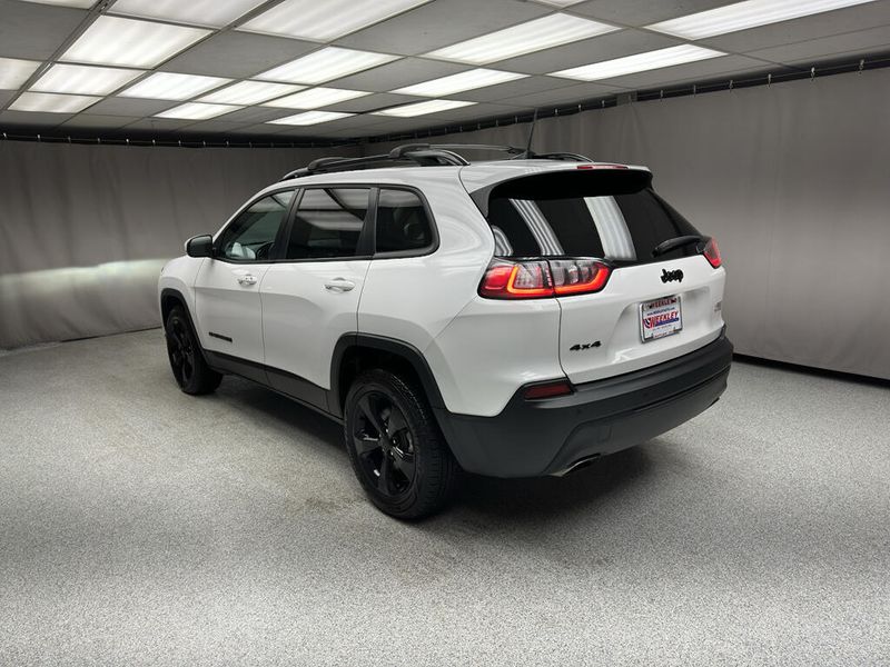 Used 2019 Jeep Cherokee AltitudeImage 2